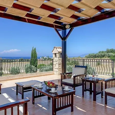 In Sleeps 6 Includes Swimming Pool Air Con And Wifi 9 *