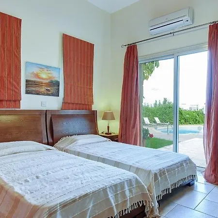 In Sleeps 6 Includes Swimming Pool Air Con And Wifi 9 Villa
