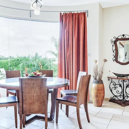 Villa In Sleeps 6 Includes Swimming Pool Air Con And Wifi 9