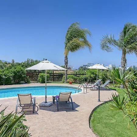 In Sleeps 6 Includes Swimming Pool Air Con And Wifi 9 Villa