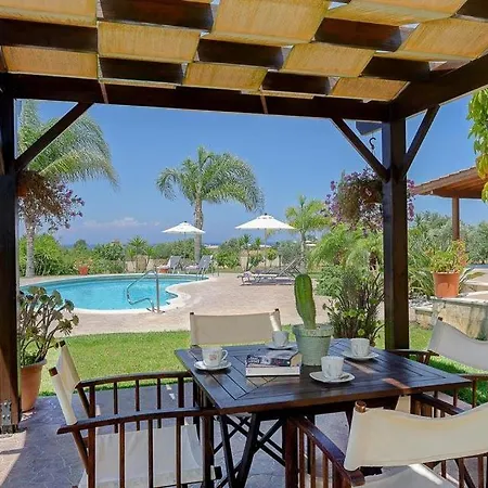 In Sleeps 6 Includes Swimming Pool Air Con And Wifi 9 Villa