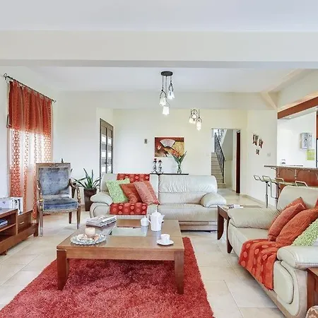 In Sleeps 6 Includes Swimming Pool Air Con And Wifi 9 Latchi