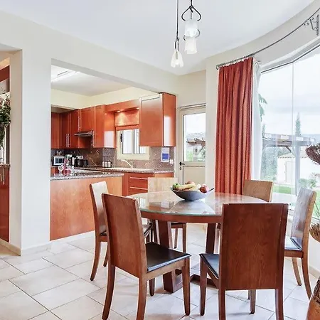 In Sleeps 6 Includes Swimming Pool Air Con And Wifi 9 Villa