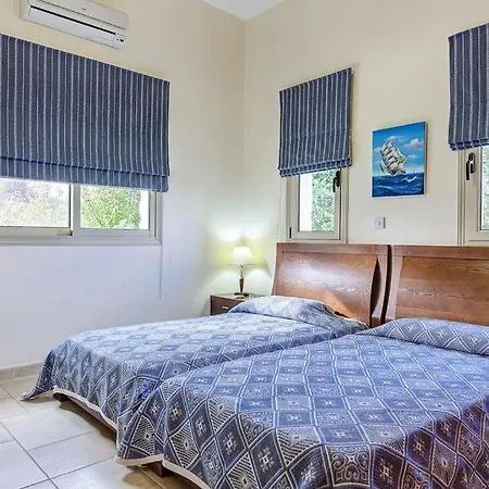 In Sleeps 6 Includes Swimming Pool Air Con And Wifi 9